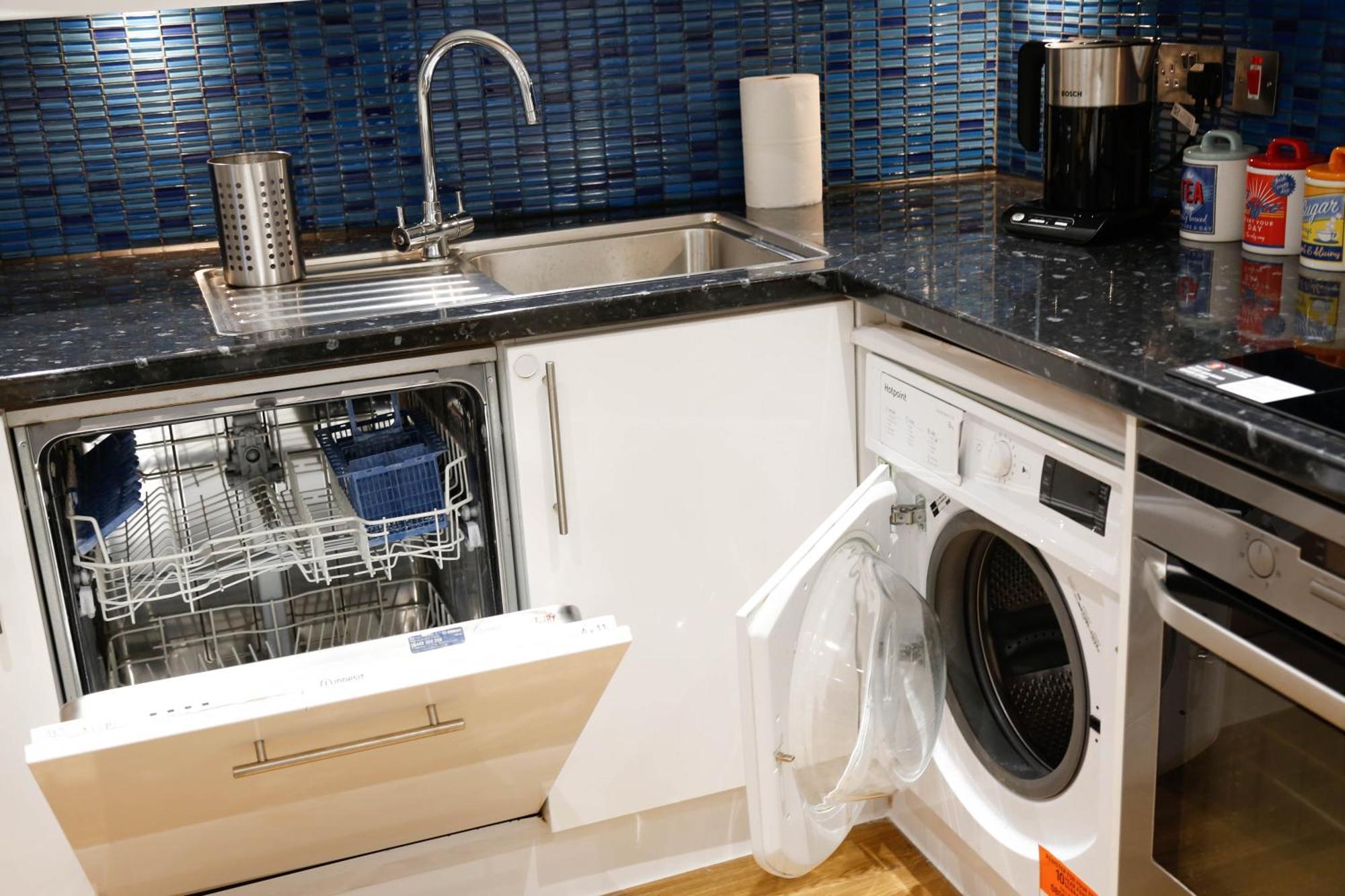 New Luxury Apartments In Central Location Next To Shops, Cafes, Bars & Metro London Luaran gambar