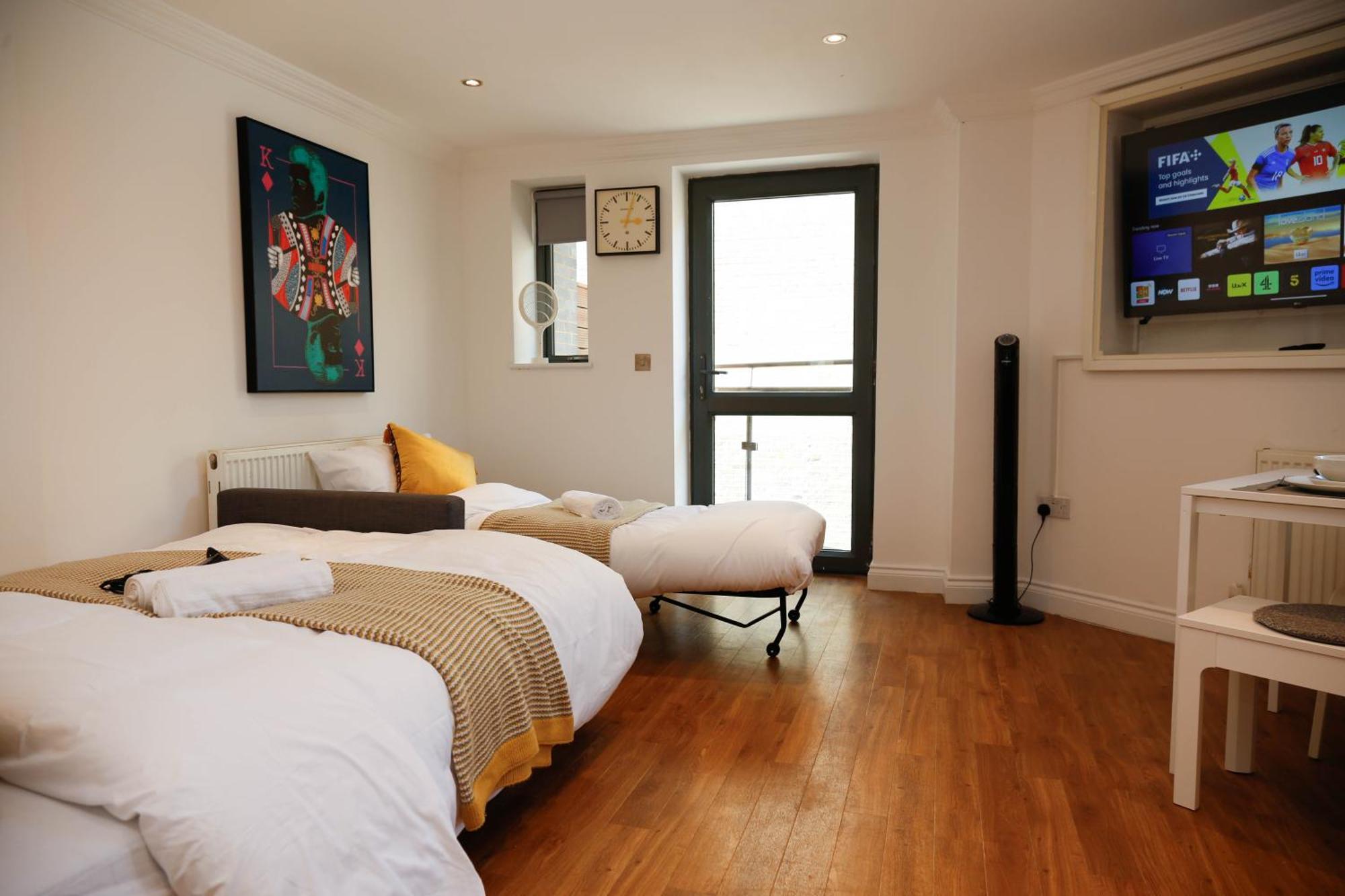 New Luxury Apartments In Central Location Next To Shops, Cafes, Bars & Metro London Luaran gambar