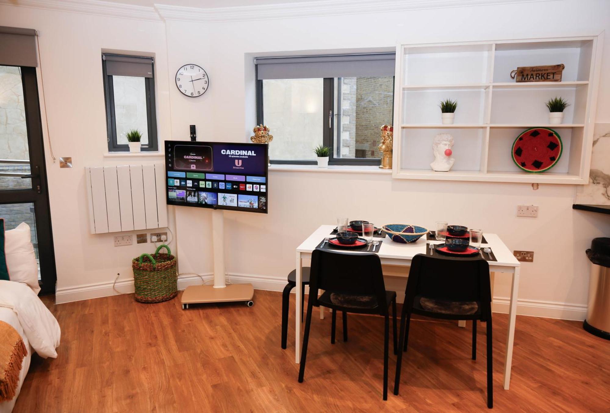 New Luxury Apartments In Central Location Next To Shops, Cafes, Bars & Metro London Luaran gambar