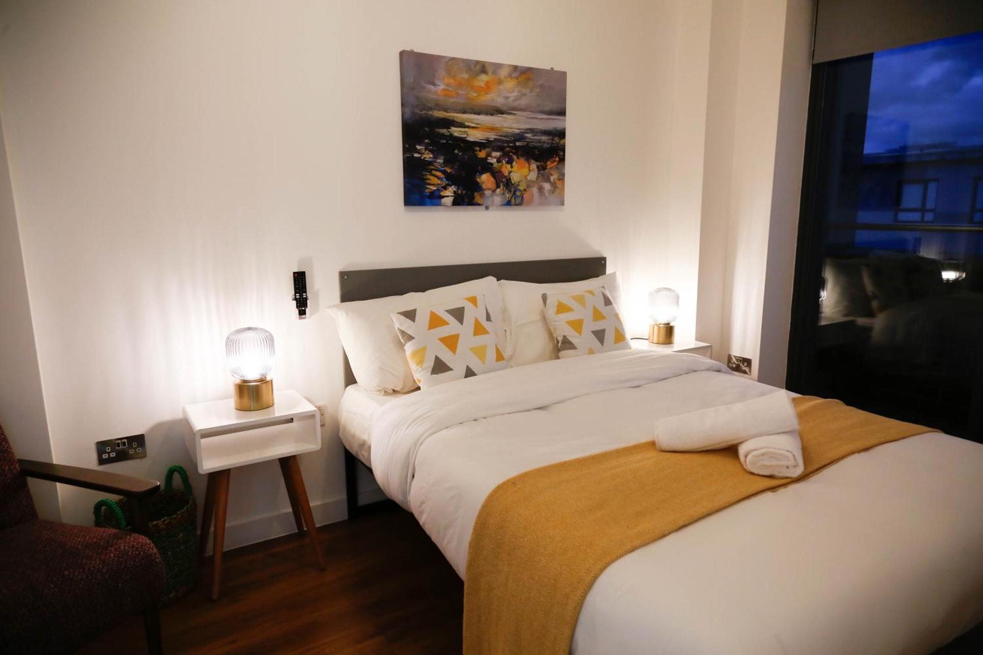 New Luxury Apartments In Central Location Next To Shops, Cafes, Bars & Metro London Luaran gambar